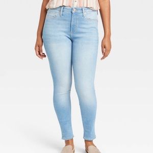 Women’s High Rise Skinny Crop Jeans